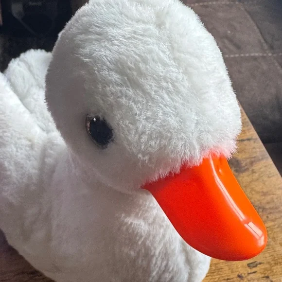 Zuru Pets Alice mama duck quacking waddling White Plush Duck Toy - Picture 8 of 8